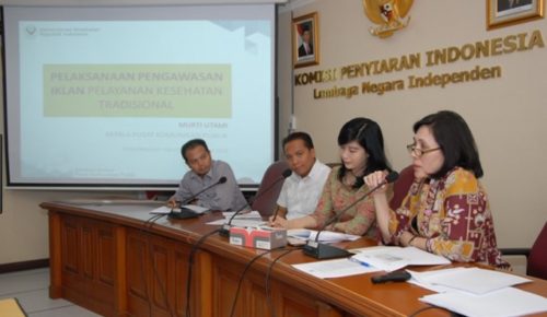 Suasan FGD Pengaturan tentang Siaran Pengobatan Alternatif di kantor KPI Pusat 13 Oktober 2015.