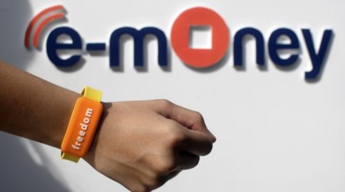 Pengenaan biaya top up e-money bisa menjadi disinsentif bagi masyarakat untuk memanfaatkan cashless economy.