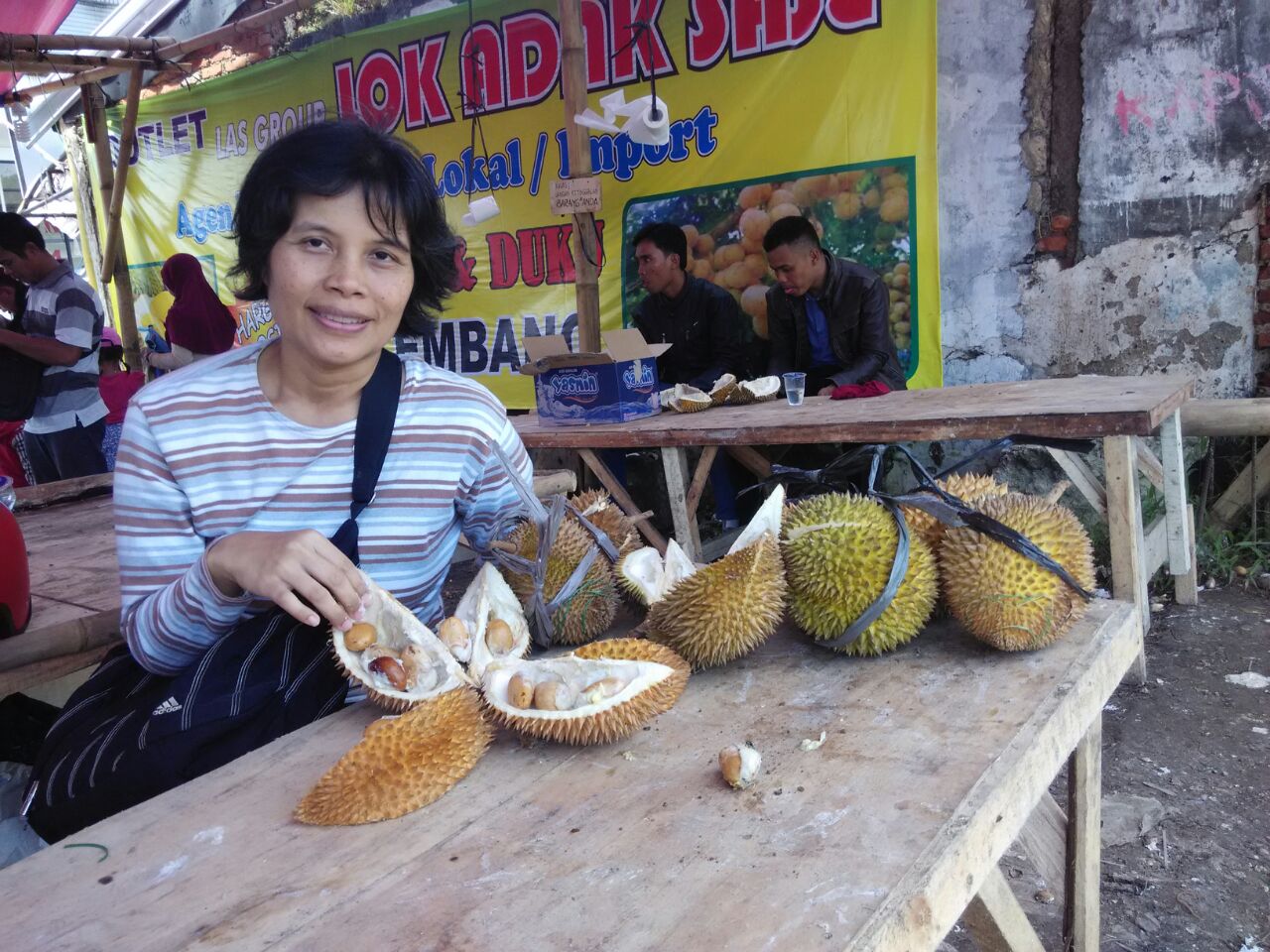 Duren Palembang Legit di Jembatan Cinangneng